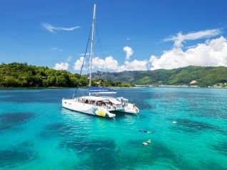 excursion-creole-st-anne-marine-park-moyenne-island-full-day-guided-catamaran-cruise-img-976