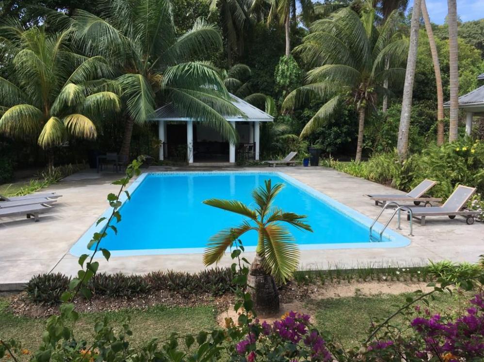 Pool und Pavillon des Beach Villa des Cerf Tropical Sanctuary